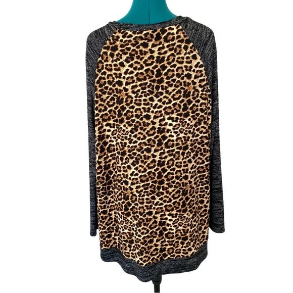 Egy Super Soft Womens Leopard Print Crew neck Jersey Sweater size 1XL - Picture 2 of 9